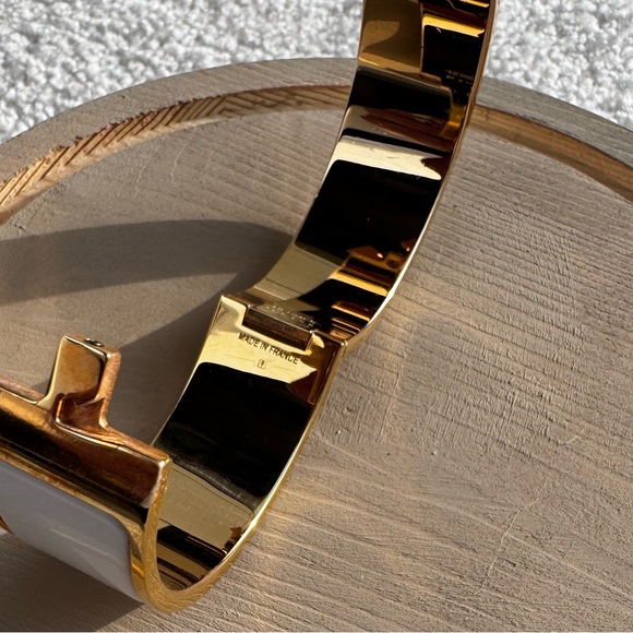 Hermes Bracelet- Circumference: Circumference: 6.9" | Width: 0.79" - Picture 12 of 13